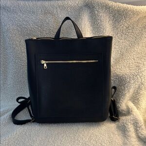 Portland Leather Classic Tote Leather Backpack in Black